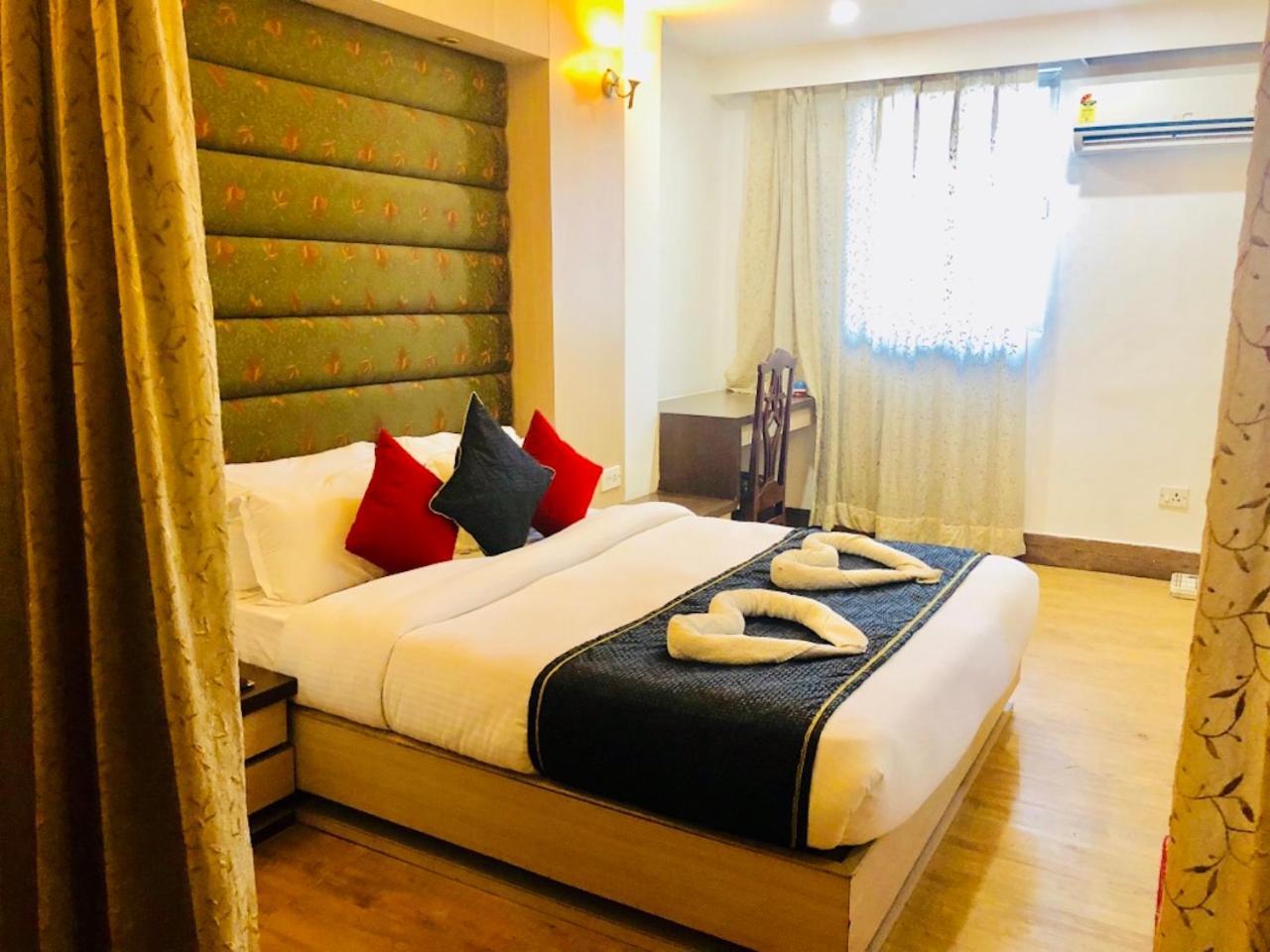 Hotel Prag Continental Guwahati Bagian luar foto
