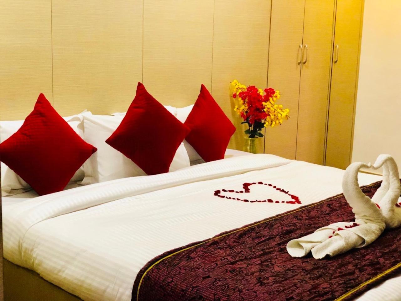 Hotel Prag Continental Guwahati Bagian luar foto